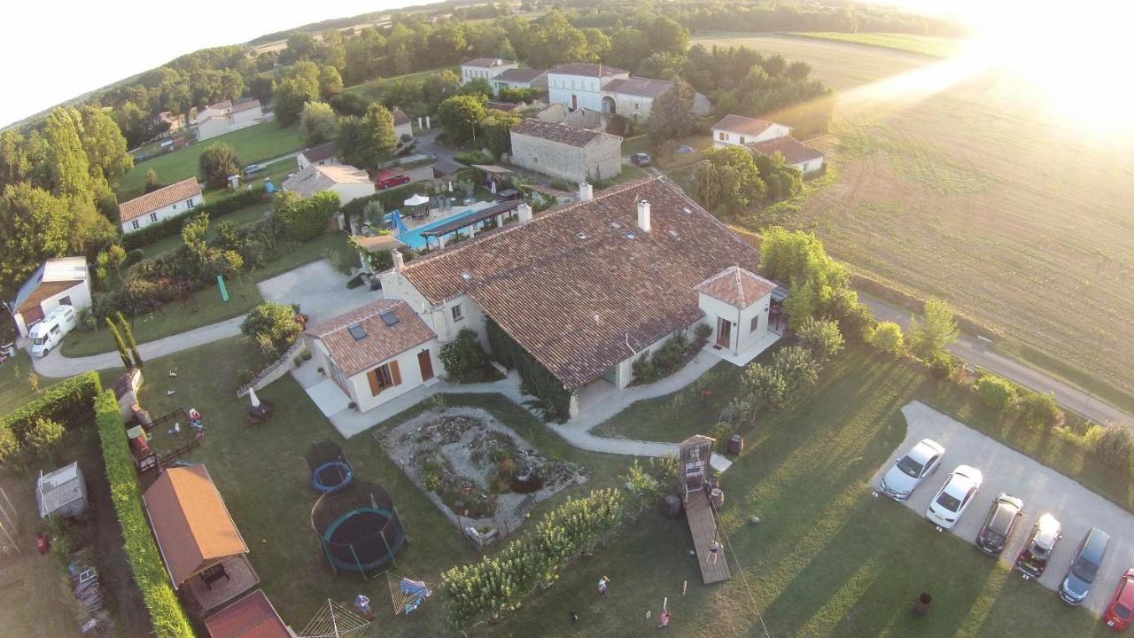 La Pommeraie Nantillé Extérieur photo